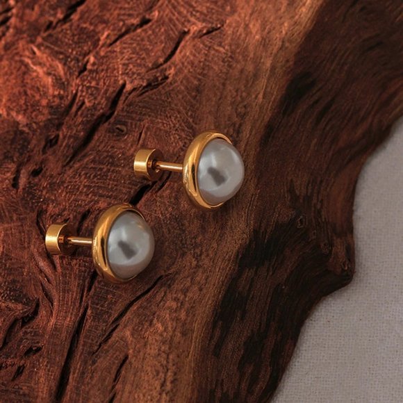 NEW 18K Gold Plated Pearl Stud Earrings - Picture 4 of 6